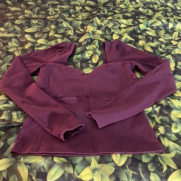 ARITZIA Talula SWEETHEART LONG SLEEVE TOP in Cardamom, Large, Preowned - Picture 10 of 10